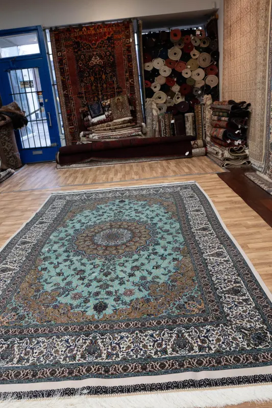 Qum Design Wool Rug 7'x10'