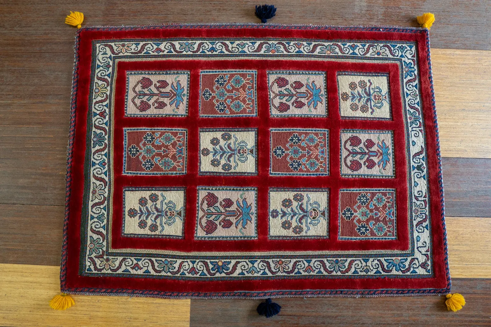 Kilim Rug 3913 – Genuine Hand-Woven Wool Oriental Rug View 1