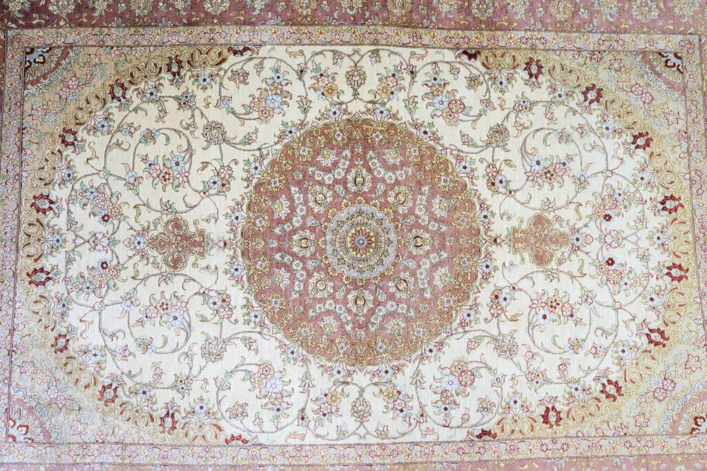 Qum Design Pure silk Rug 4.3'x6.7' View 2