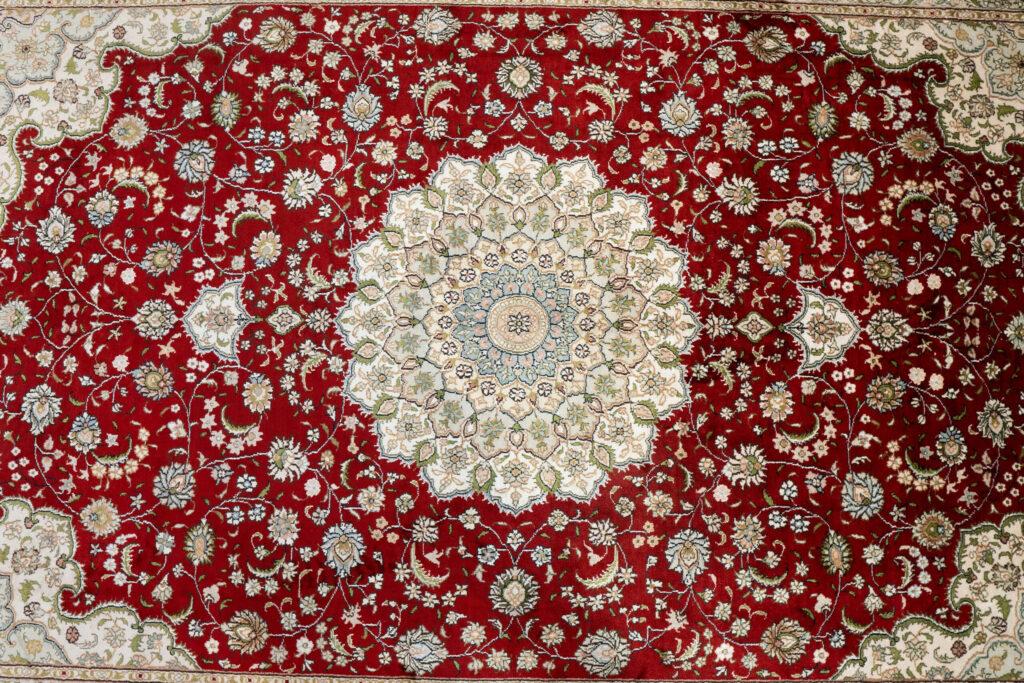Qum Design Silk Rug 6'x9' View 7