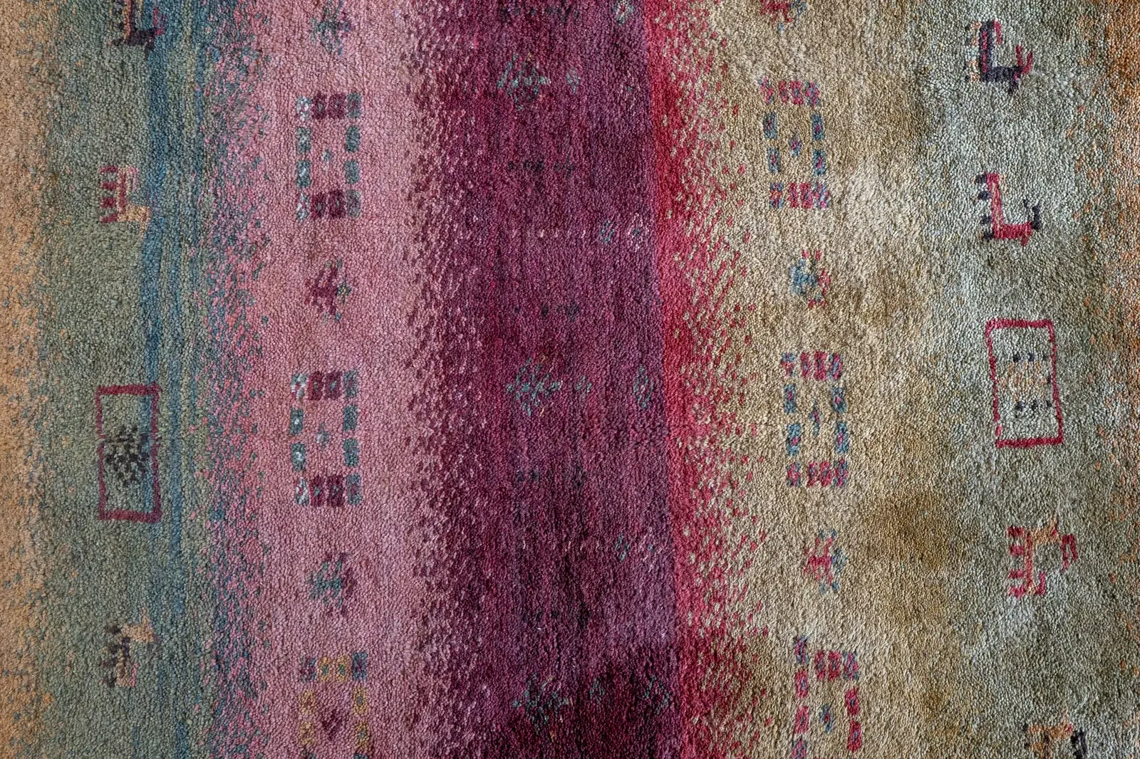 Gabbeh Rug 3926 – Genuine Hand-Woven Wool Oriental Rug View 4