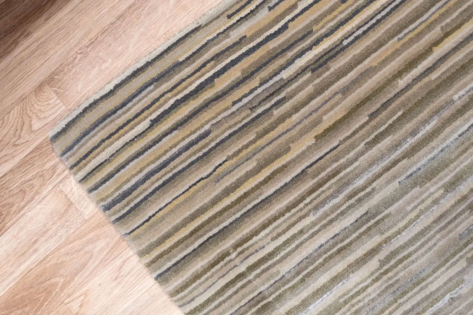 Tibet Wool Silk Rug 6 x 9' View 2