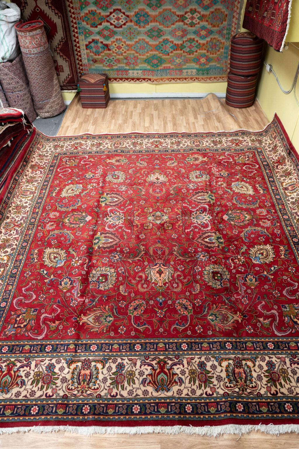 Tabriz Rug 11.6x11.6 View 4