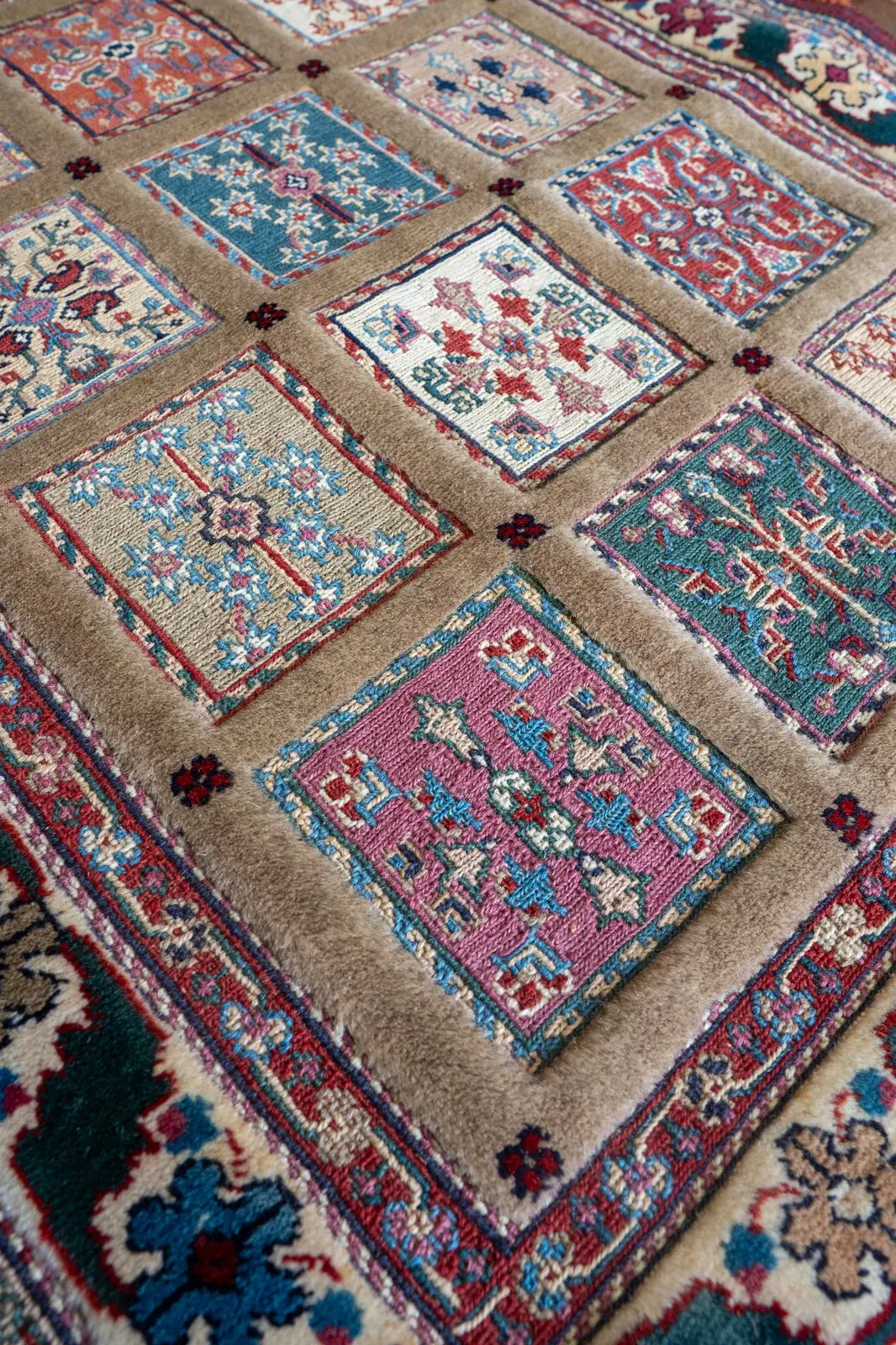 Kilim Rug 3912 – Genuine Hand-Woven Wool Oriental Rug View 2
