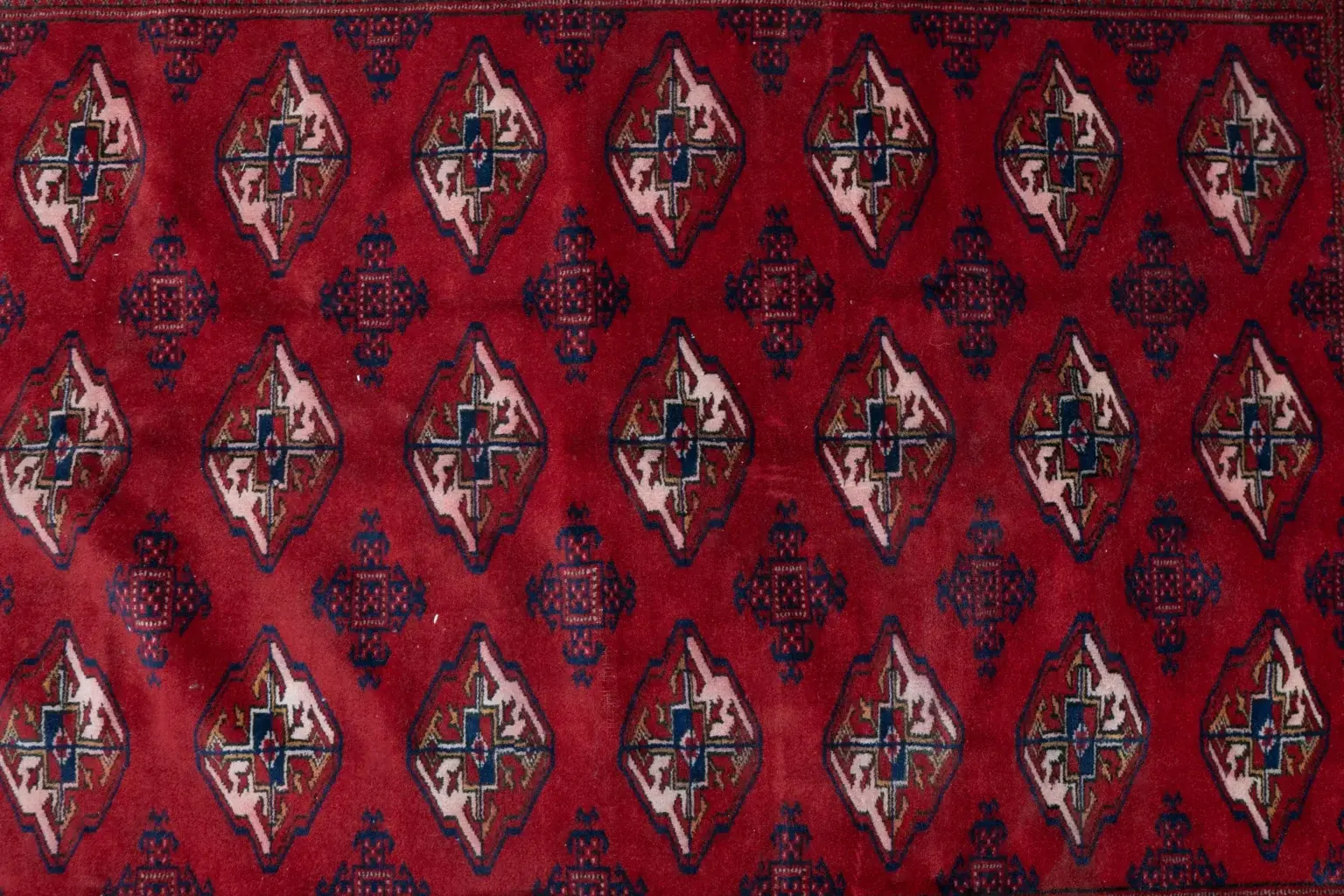 Turkmen rug 3.5'x5.1' View 1