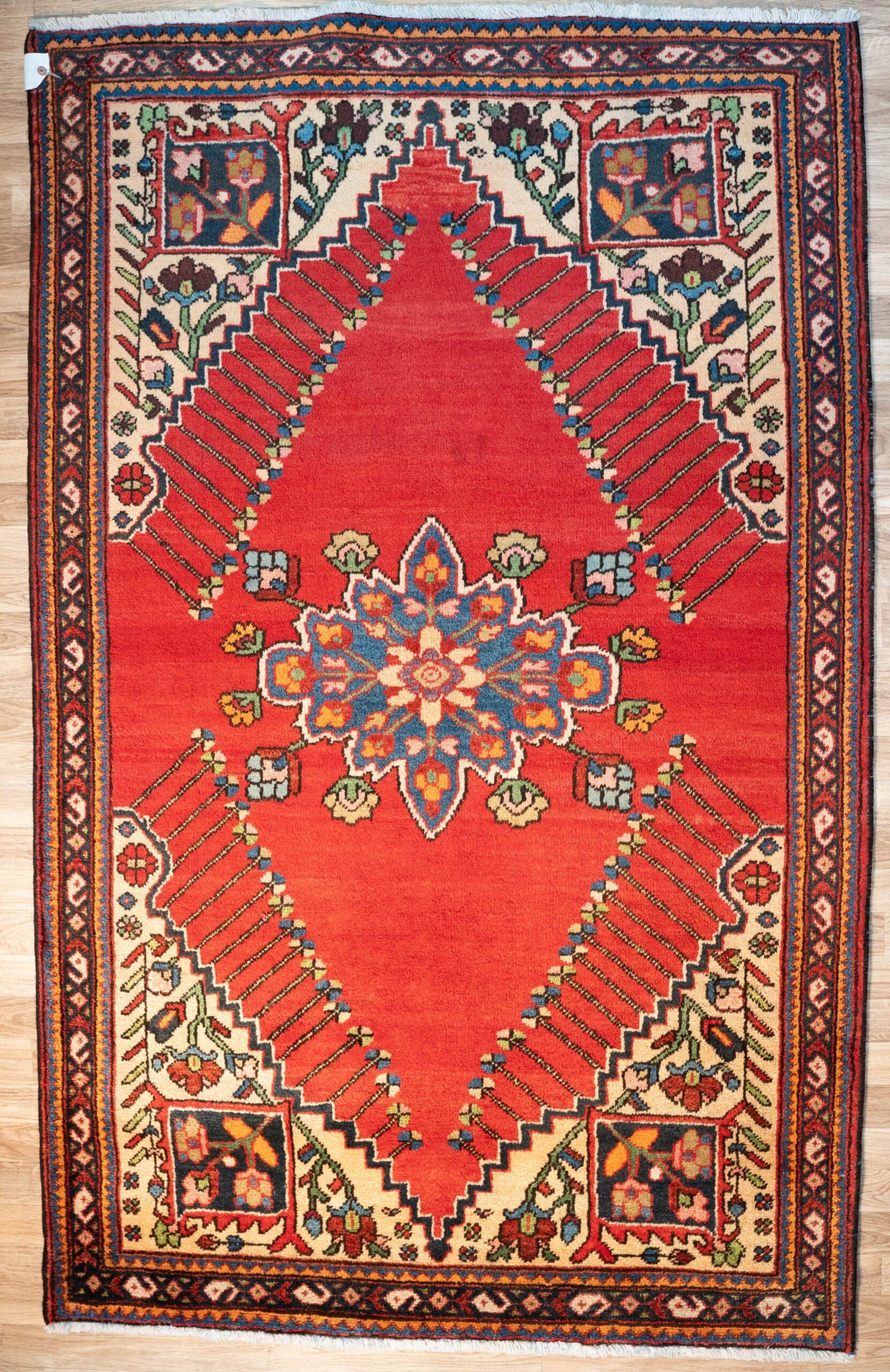 Nahavand Wool pile Rug 4.6'x6.9' View 1