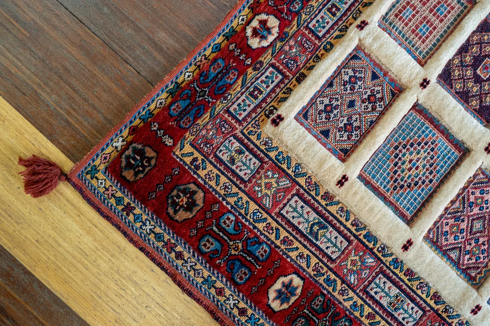 Kilim Rug 3922 – Genuine Hand-Woven Wool Oriental Rug View 3