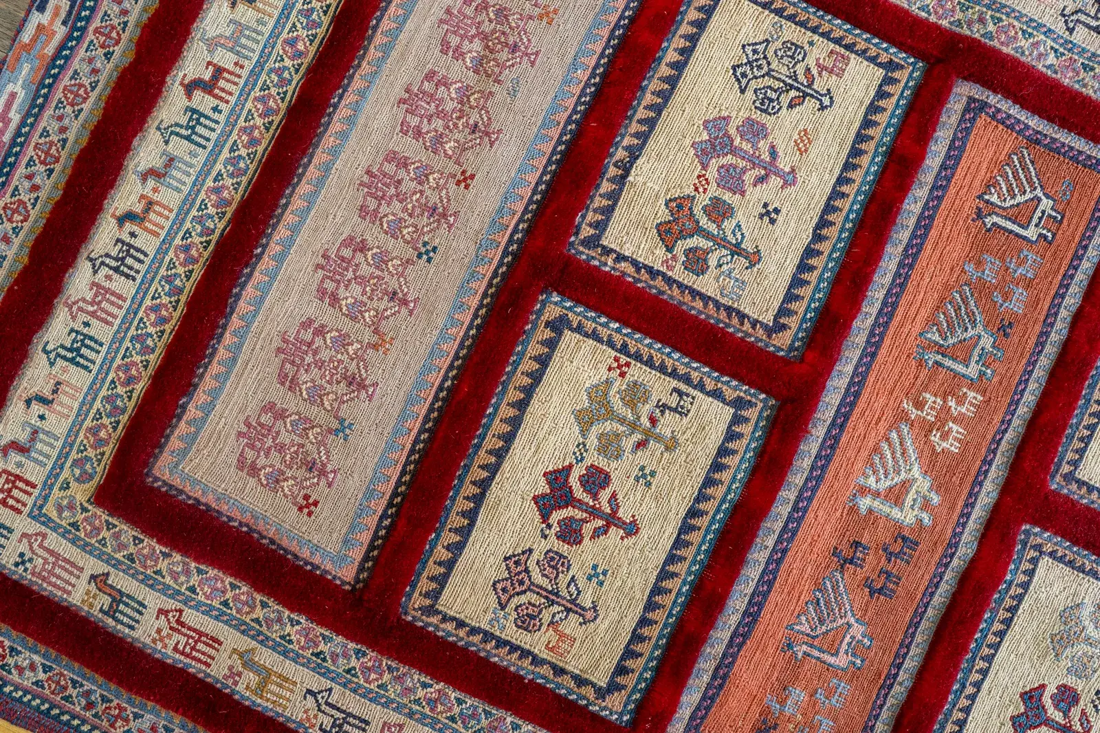 Kilim Rug 3923 – Genuine Hand-Woven Wool Oriental Rug View 3
