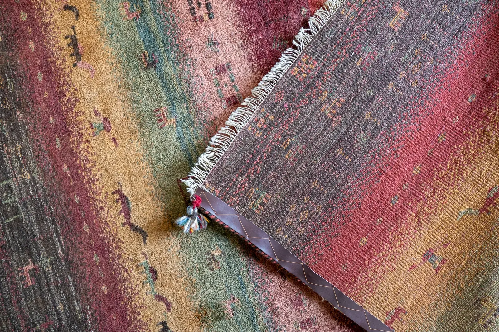Gabbeh Rug 3926 – Genuine Hand-Woven Wool Oriental Rug View 7