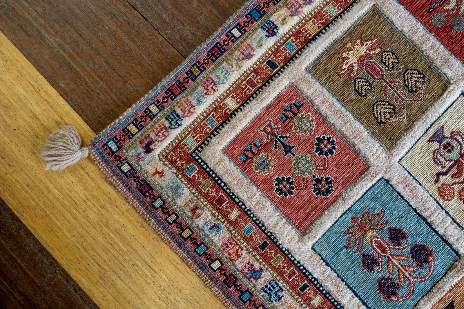 Kilim Rug 3914 – Genuine Hand-Woven Wool Oriental Rug View 3