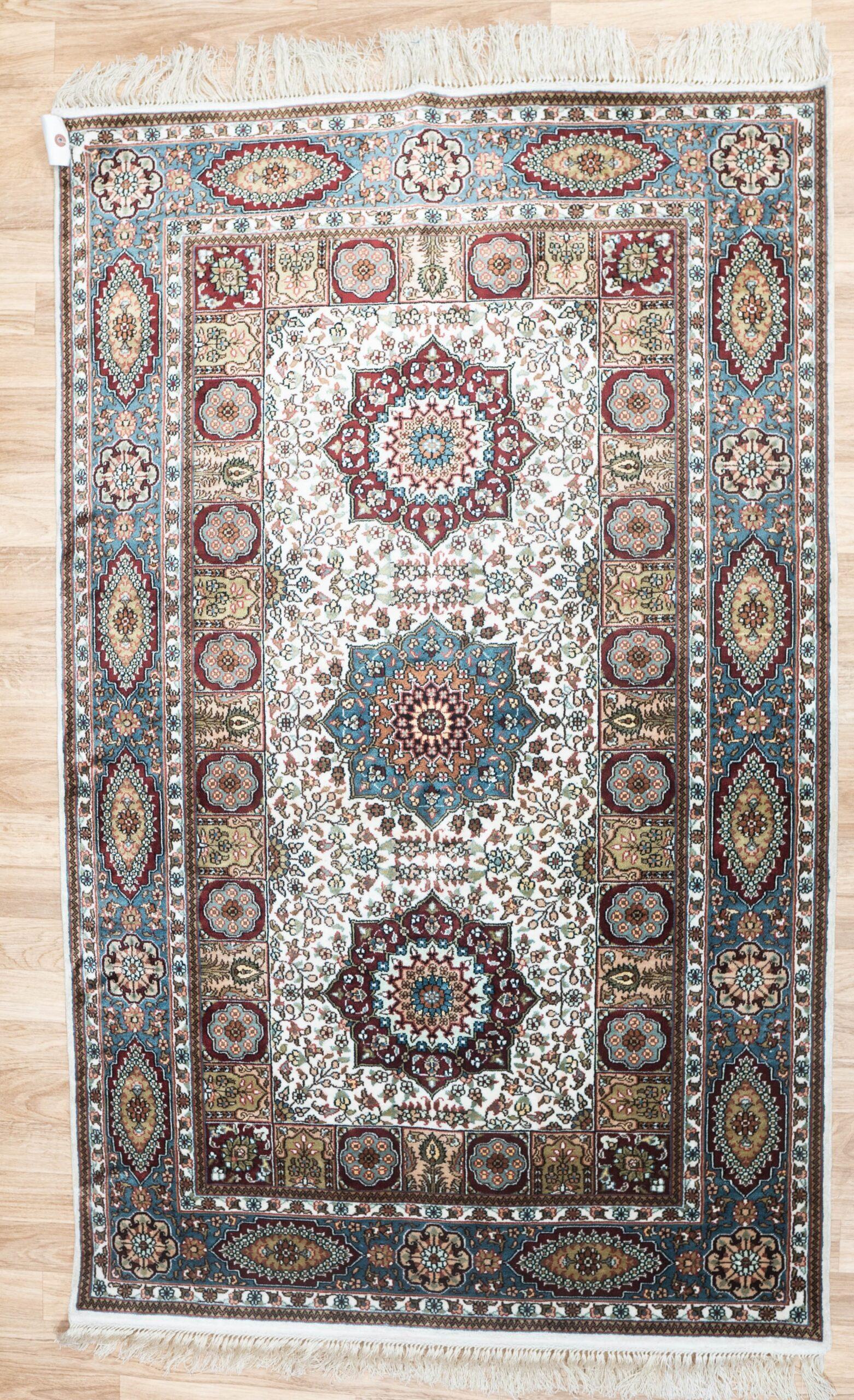 Qum design Silk Rug 3'x5' View 1