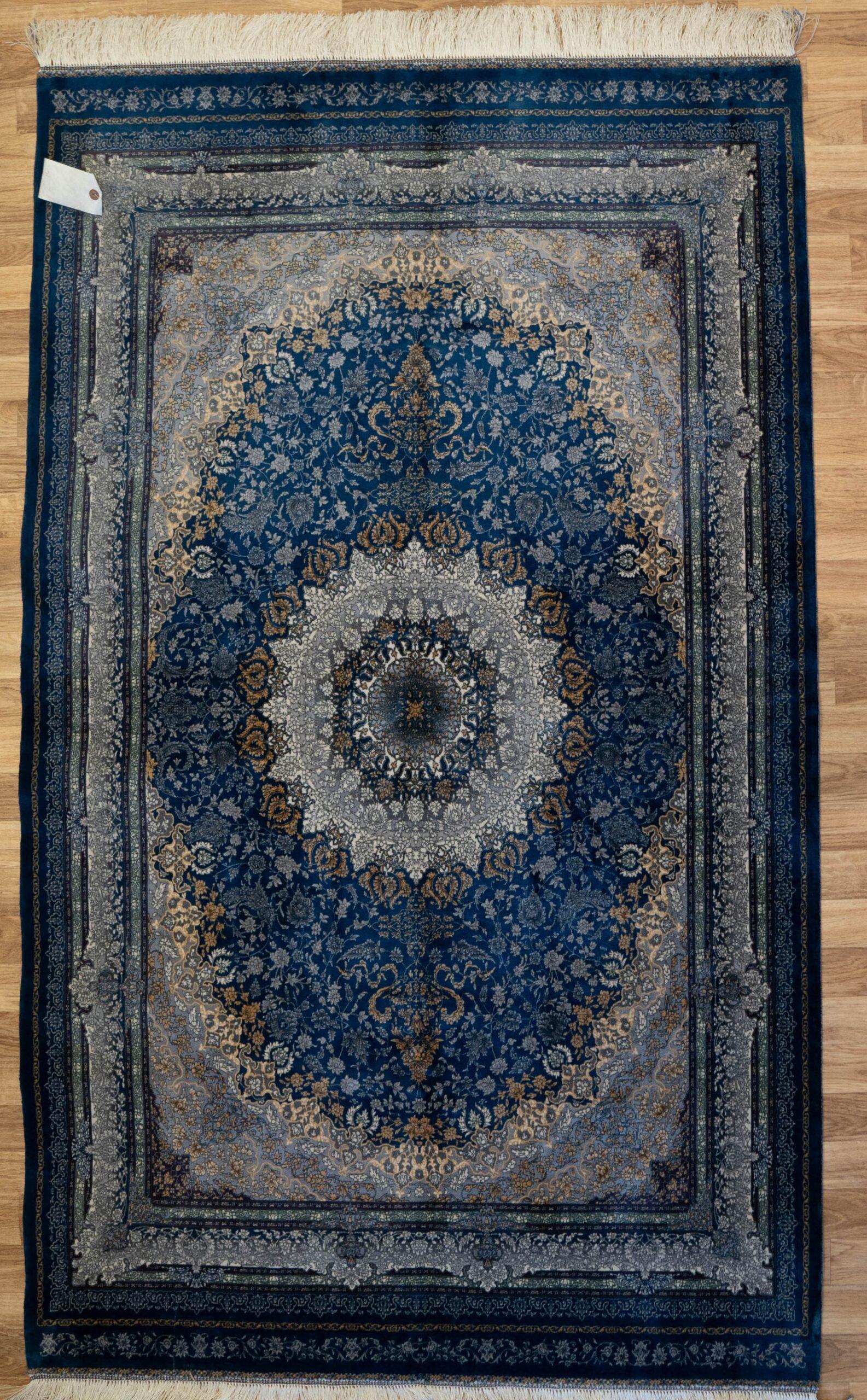 Qum Design Silk Rug 4'x6' View 1