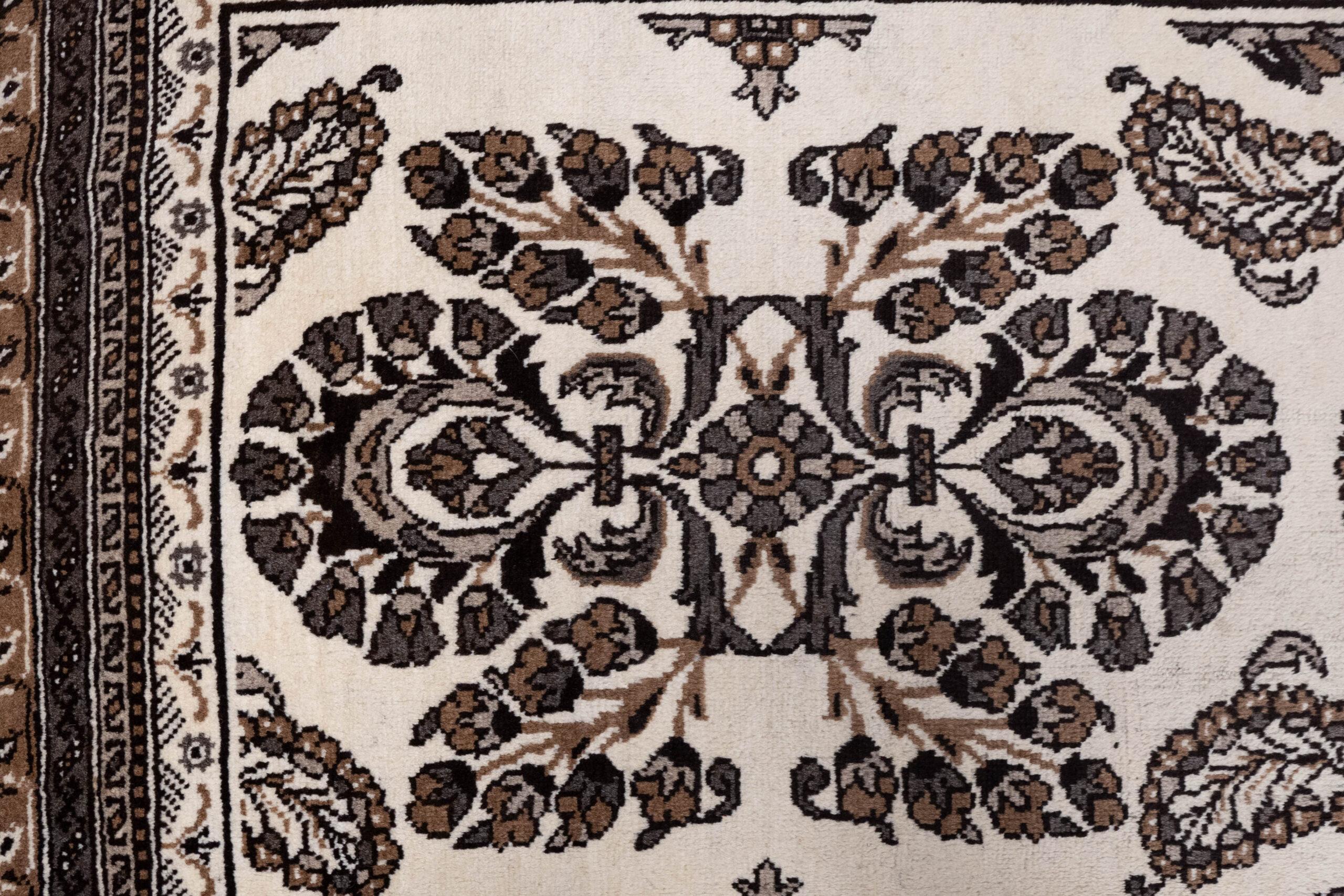 Ferdous Wool Rug 6.8x9.8 View 2