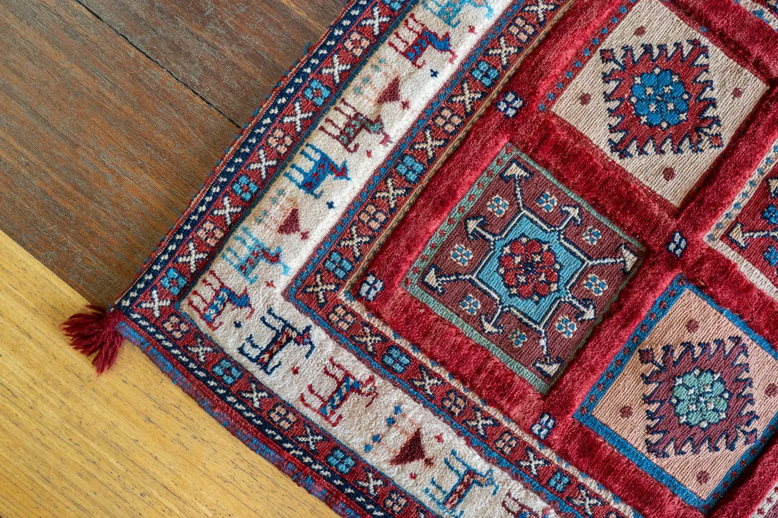 Kilim Rug 3917 – Genuine Hand-Woven Wool Oriental Rug View 3