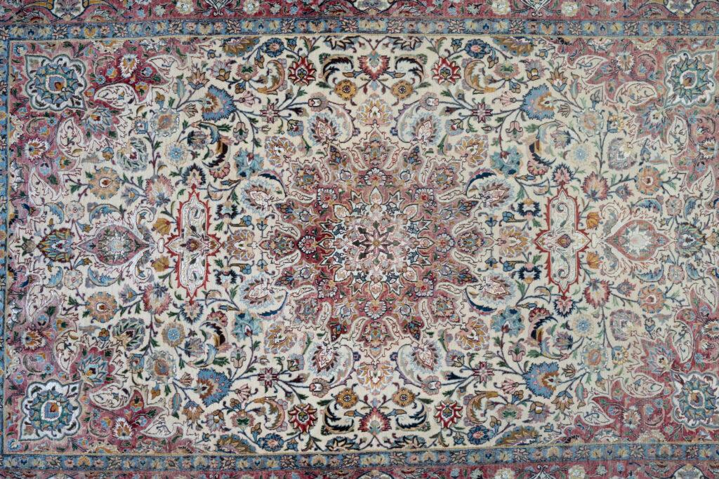 Sarouk Wool Silk Rug 4'x6' View 8