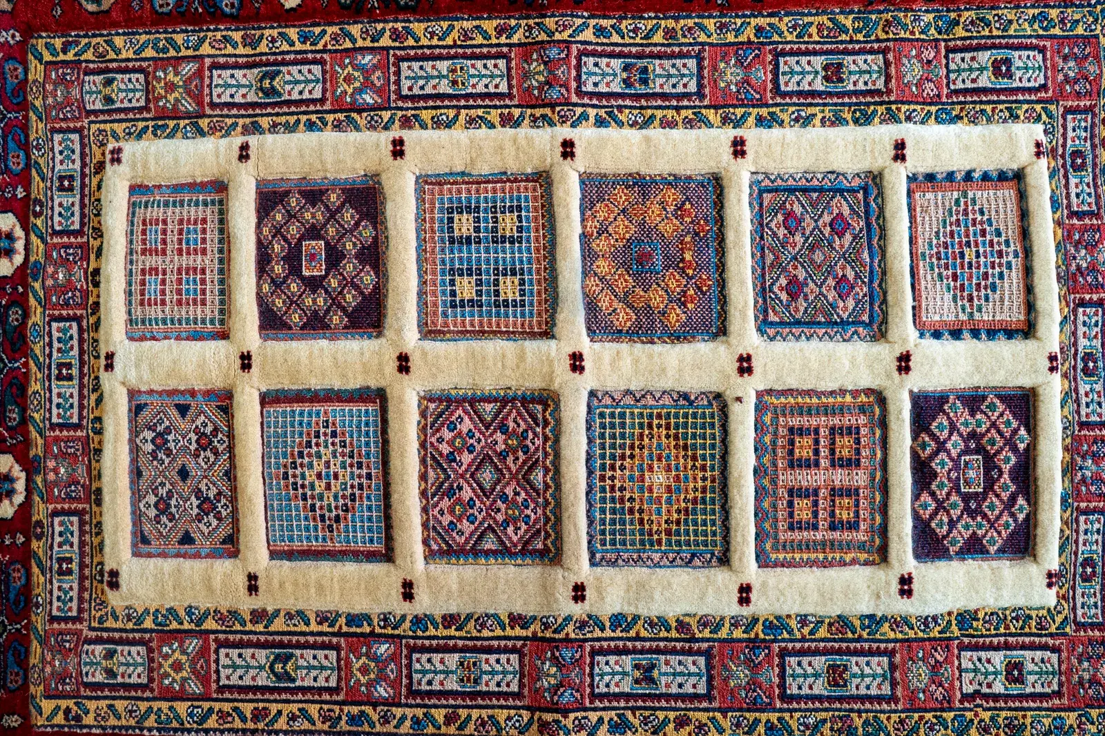 Kilim Rug 3922 – Genuine Hand-Woven Wool Oriental Rug