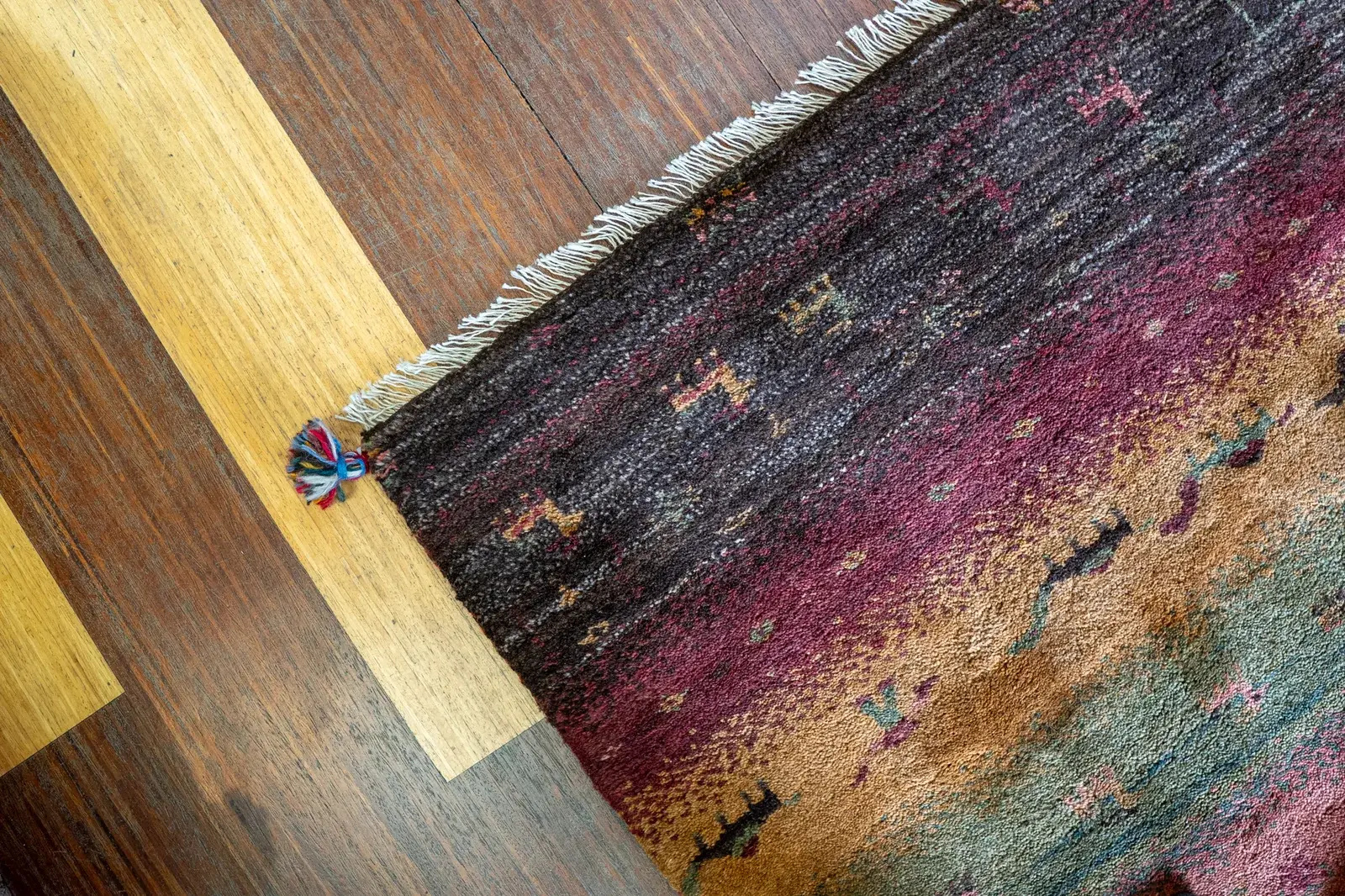 Gabbeh Rug 3926 – Genuine Hand-Woven Wool Oriental Rug View 8