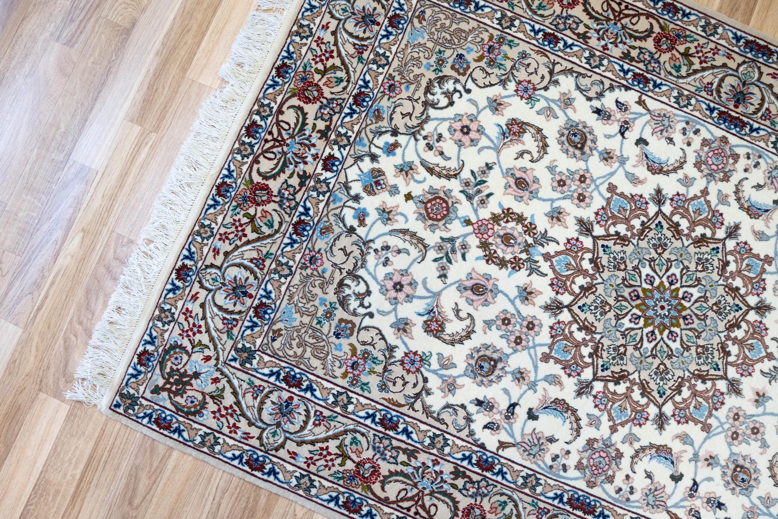 Isfahan Wool Silk Rug 3.8'x5.4' View 2