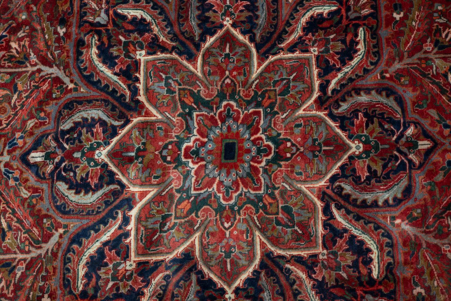 Heriz Wool Rug 10'x13' View 7