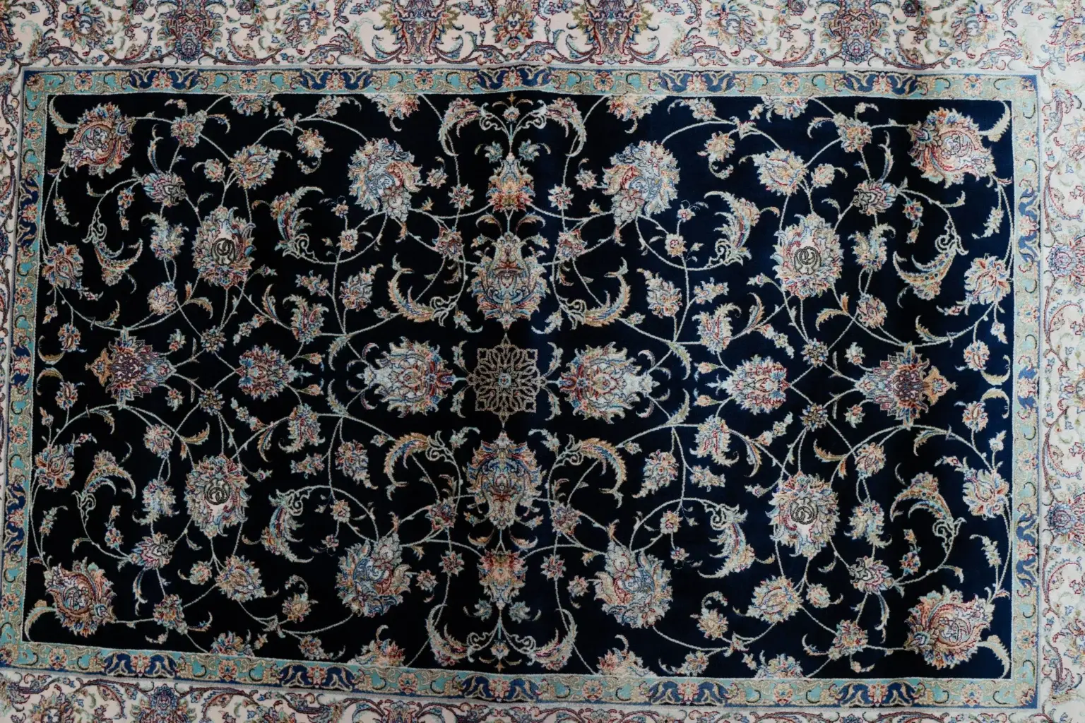 Qum Design Silk Rug 2.5' × 4.2' View 1