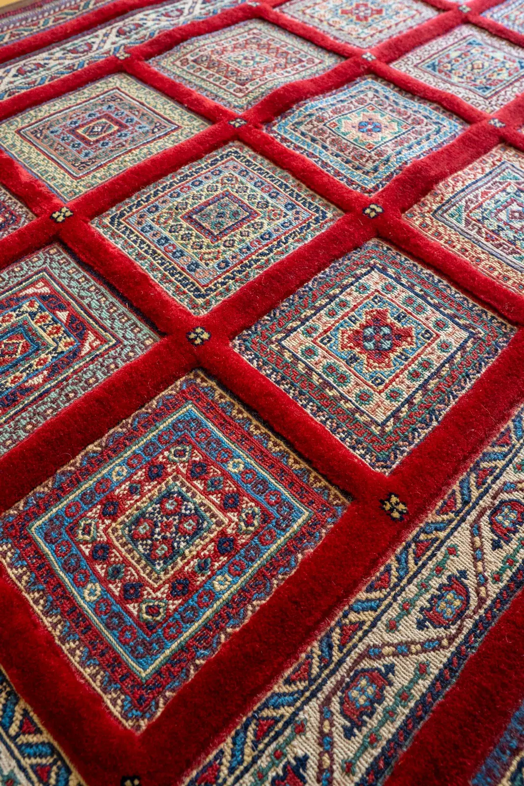Kilim Rug 3920 – Genuine Hand-Woven Wool Oriental Rug View 3
