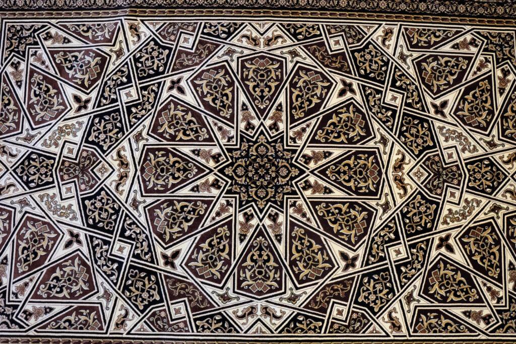 Qum Design Rug 7'x10' View 2