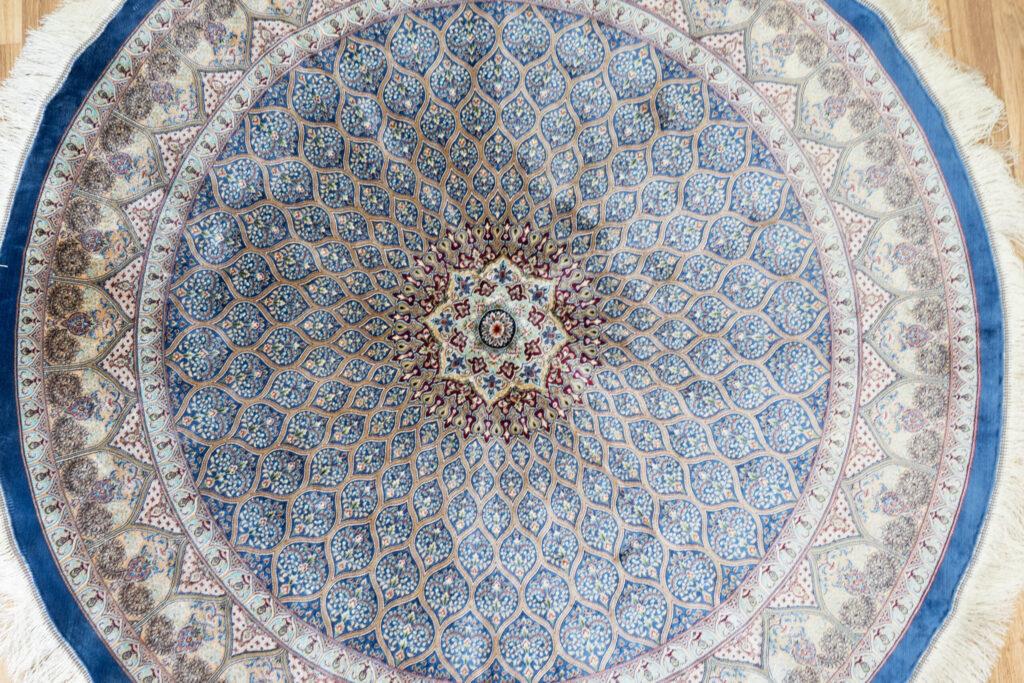 Qum Design Silk Rug 5'x5' View 2
