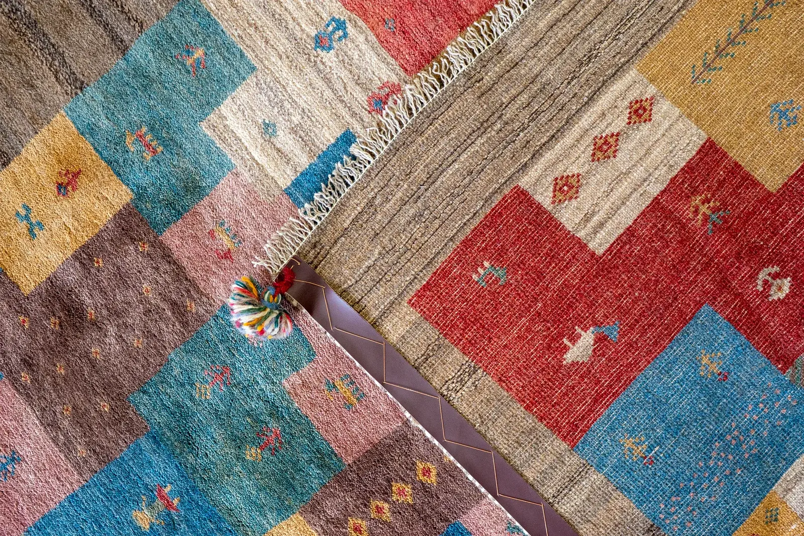 Gabbeh Rug 3924 – Genuine Hand-Woven Wool Oriental Rug View 5