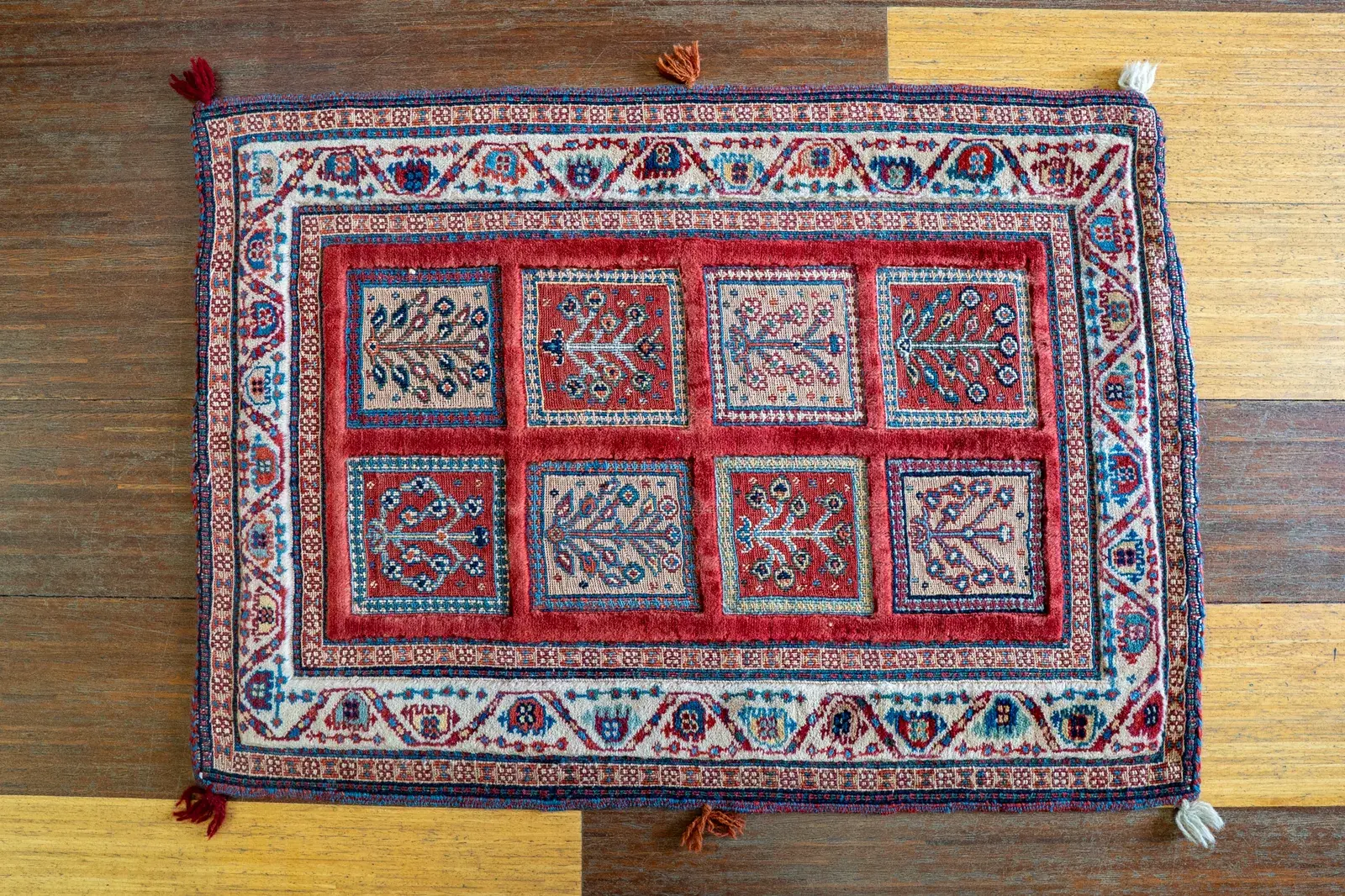 Kilim Rug 3918 – Genuine Hand-Woven Wool Oriental Rug View 1