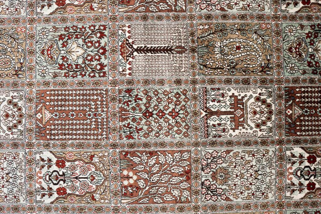 Qum Design Silk Rug 6'x9' View 3