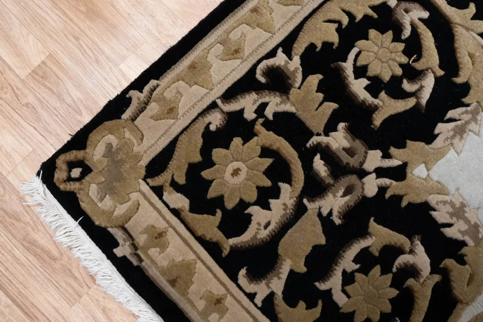 Tibet Wool Silk Rug 8 x 5' View 2