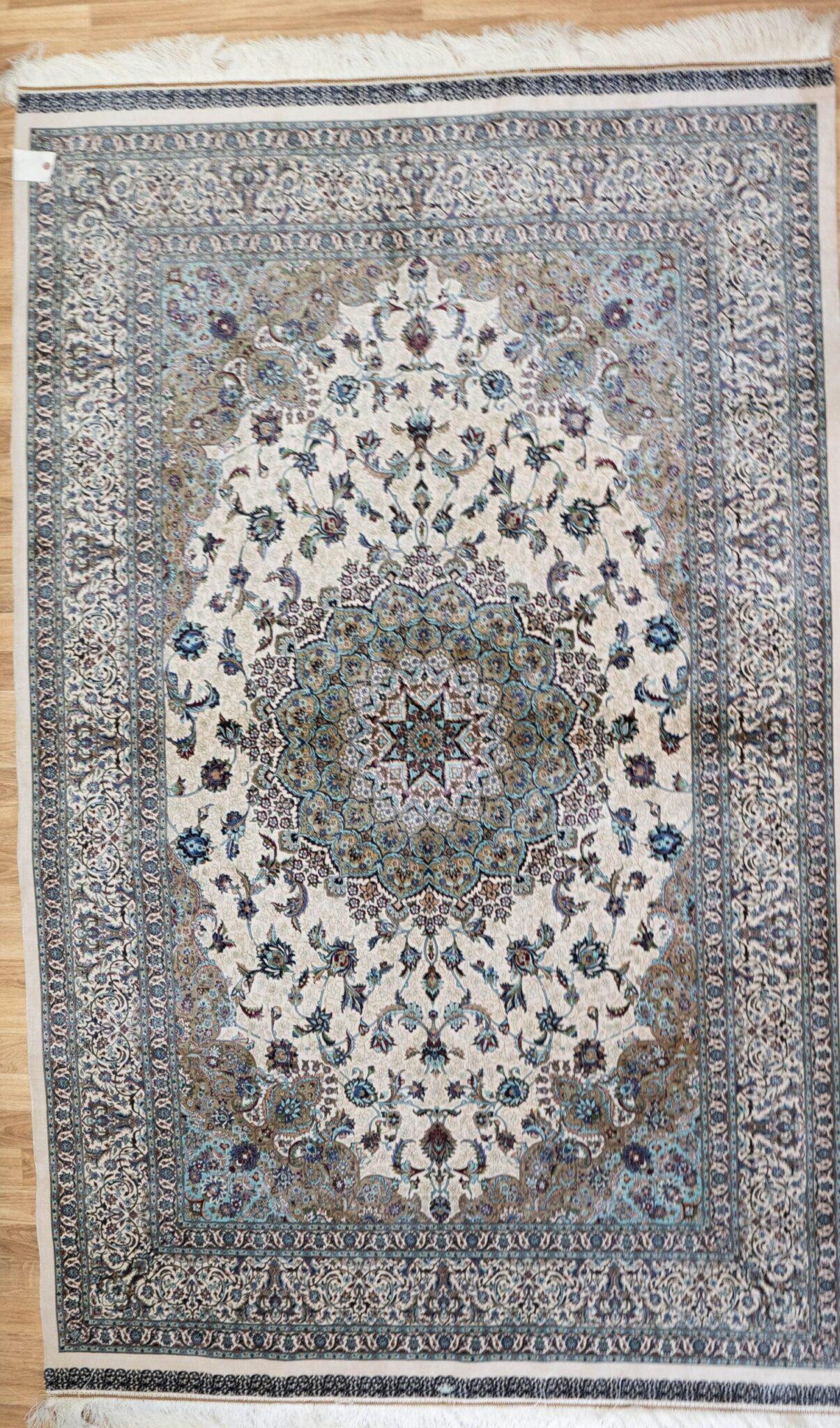 Qum Design Silk Rug 5'x7' View 2