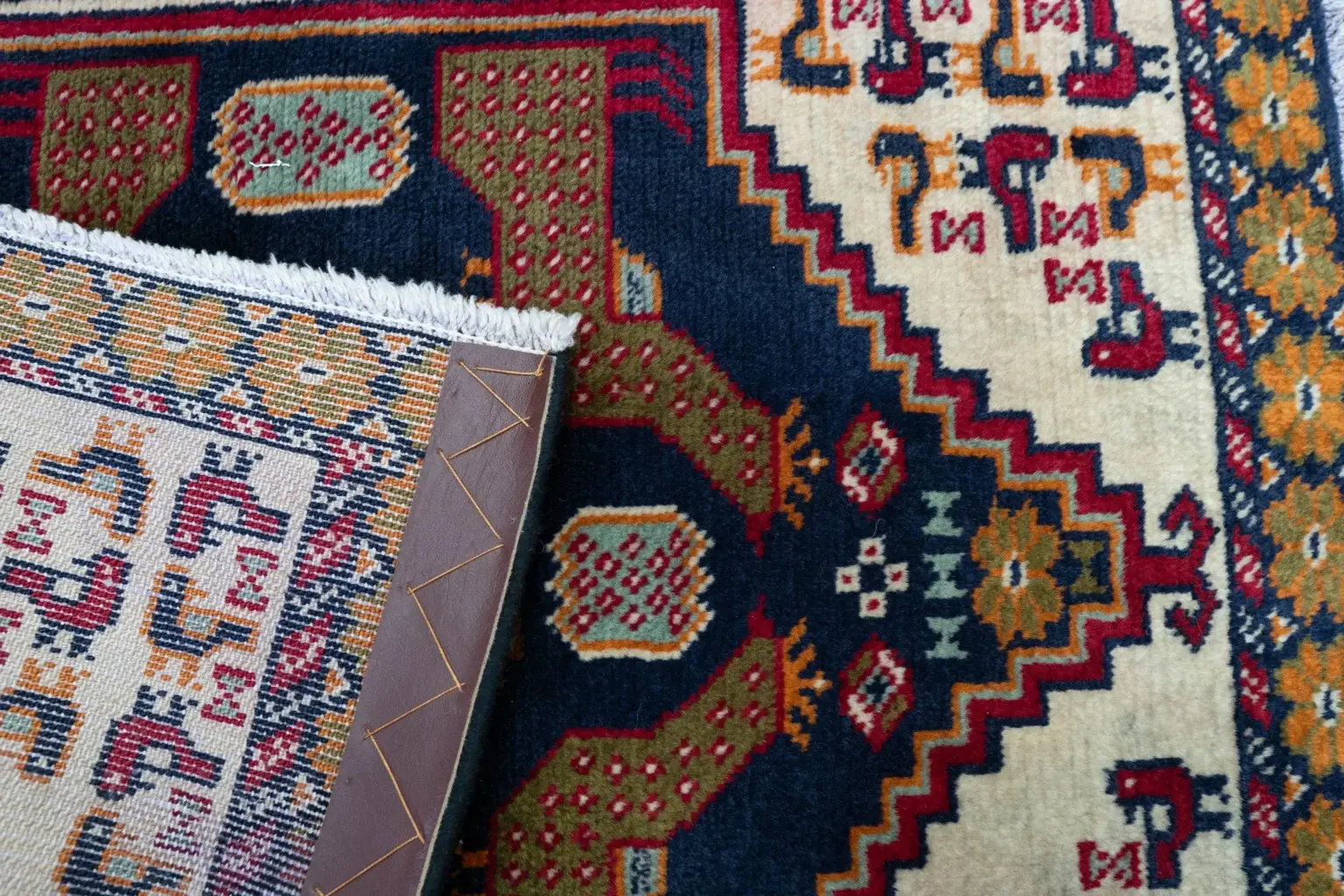 Bakhtiari Wool Rug 2.1x2.6 View 3