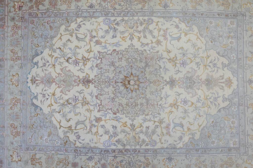 Tabriz Wool Silk Rug 3.2'x5.2' View 3