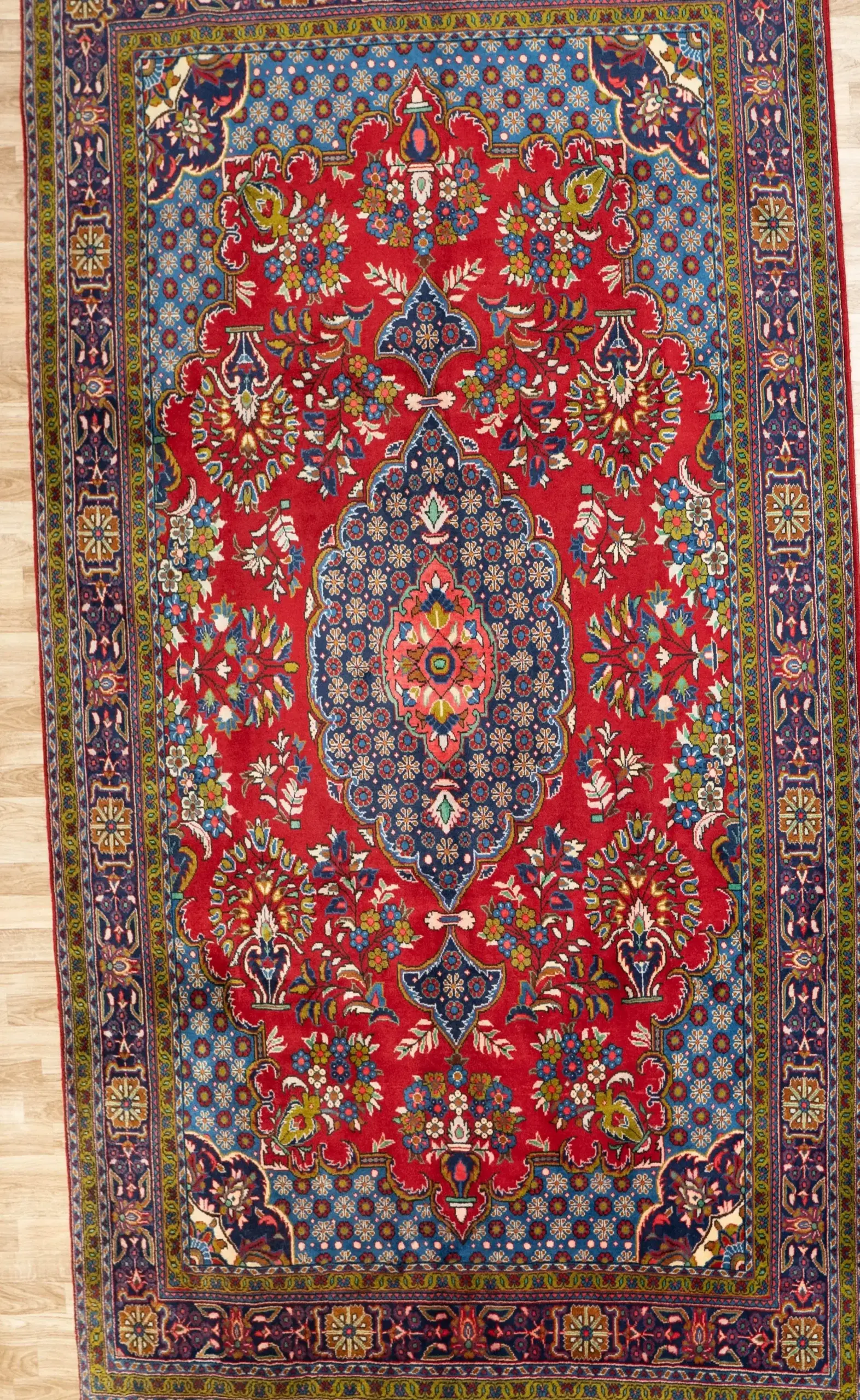 Sarouk Wool Rug Pile 6.8 x 9.8 View 2