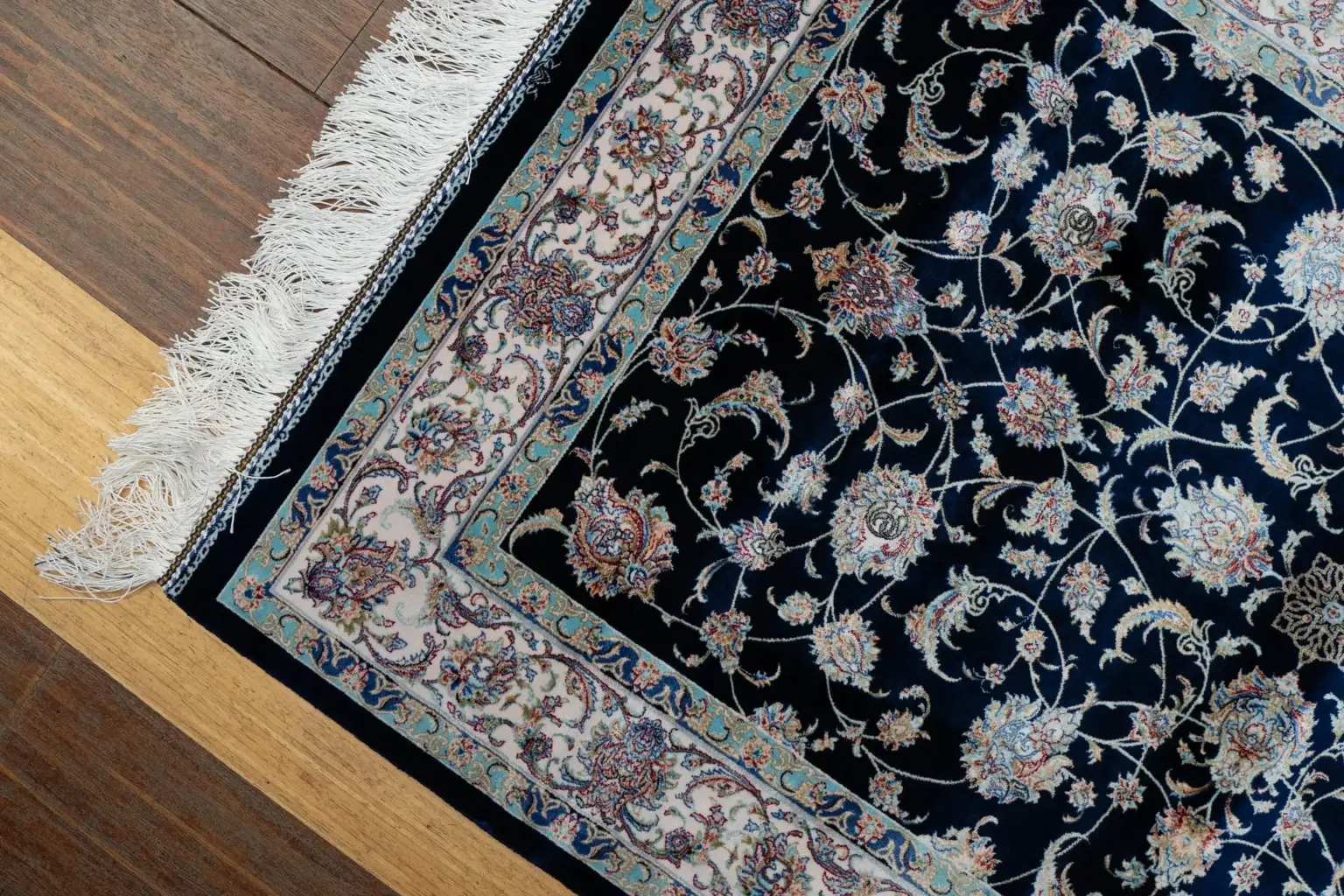 Qum Design Silk Rug 2.5' × 4.2' View 2