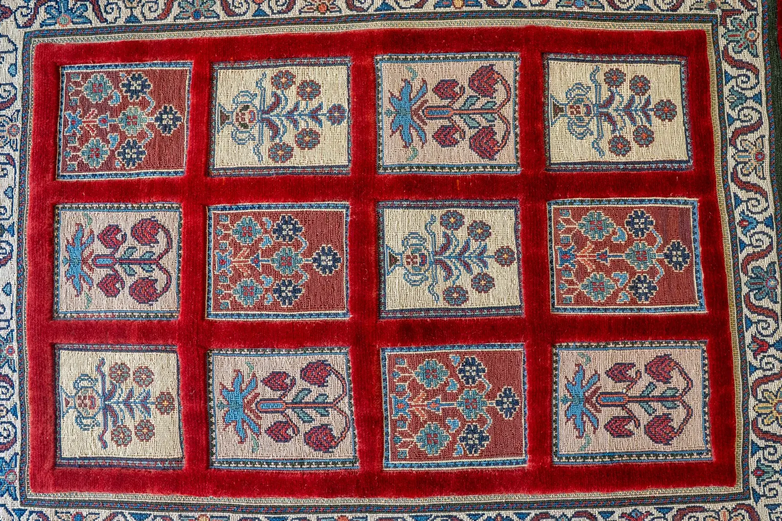 Kilim Rug 3913 – Genuine Hand-Woven Wool Oriental Rug