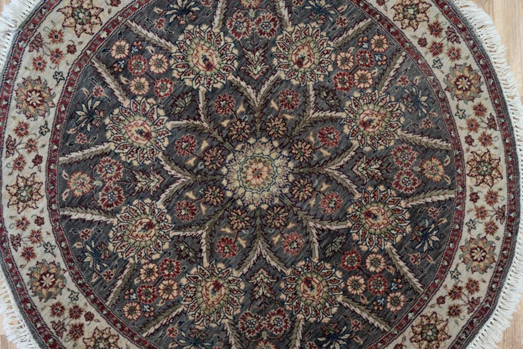 Moud Wool Silk Rug 4'x4' View 2