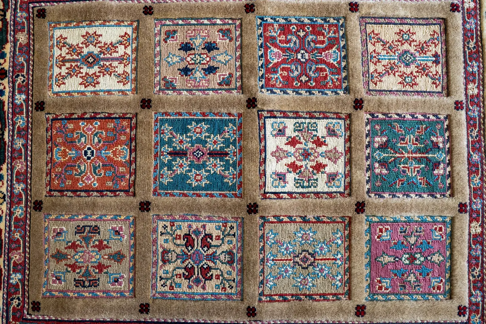 Kilim Rug 3912 – Genuine Hand-Woven Wool Oriental Rug