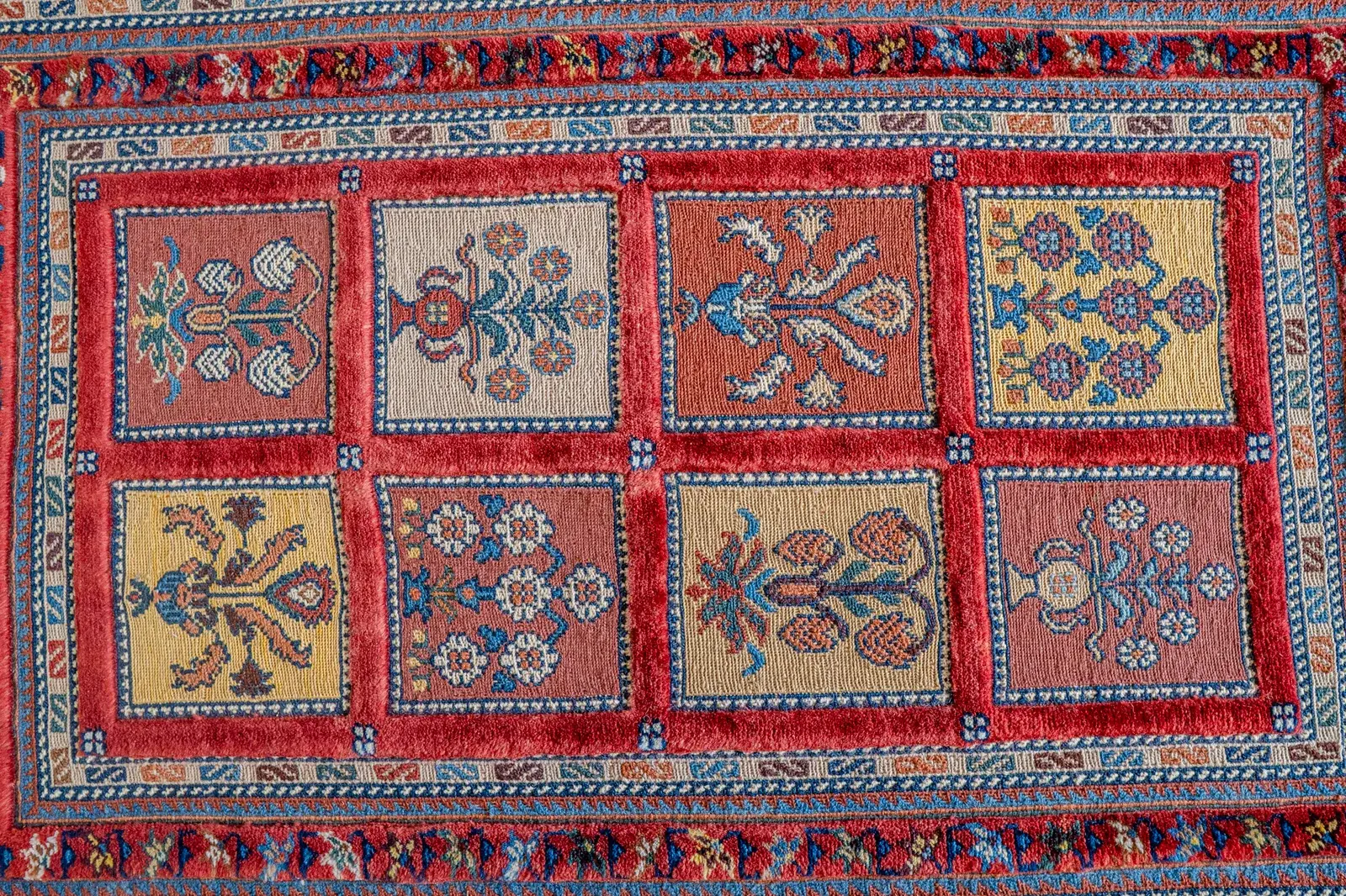 Kilim Rug 3915 – Genuine Hand-Woven Wool Oriental Rug