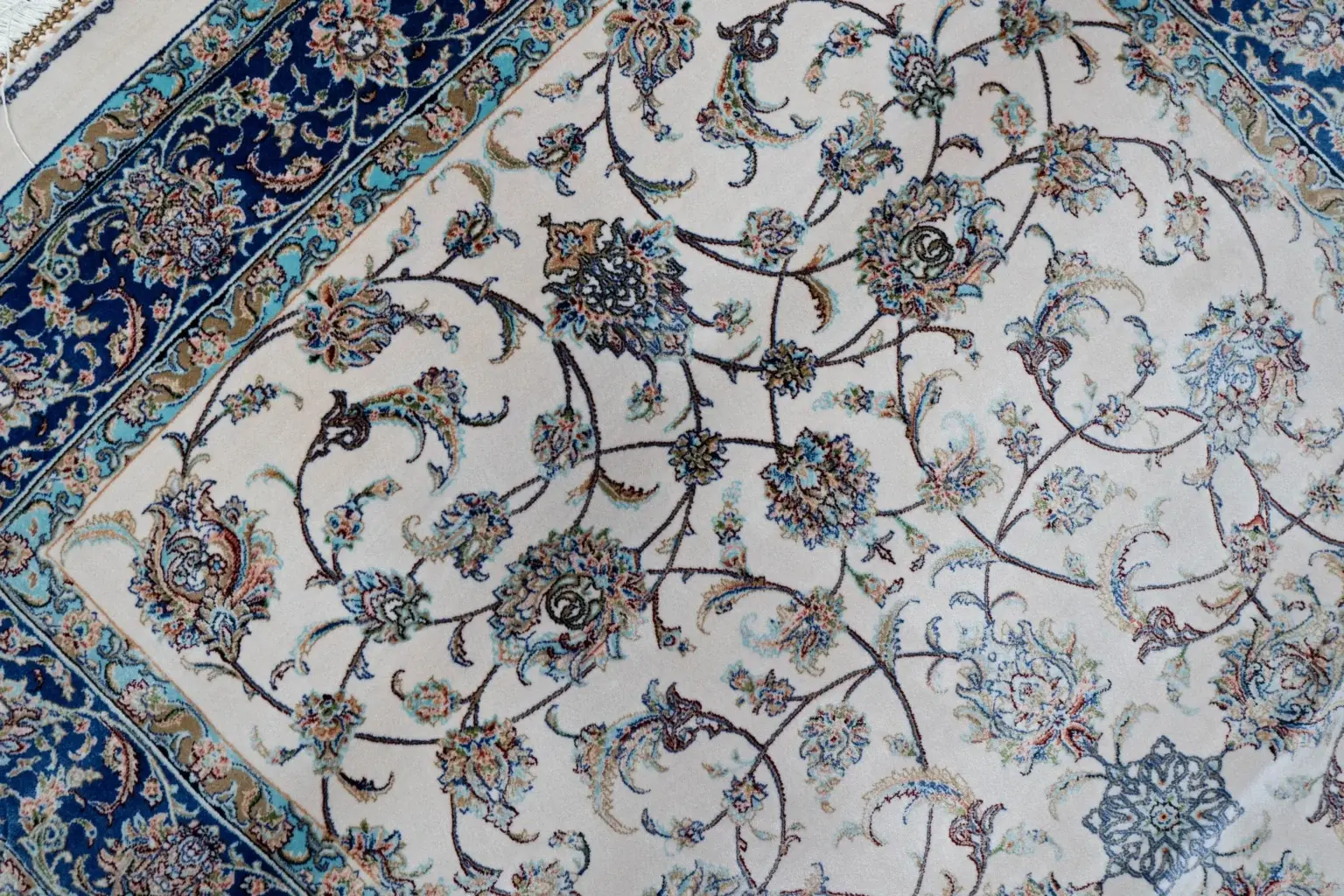 Qum Design Silk Rug 4.2' × 4.1' View 2