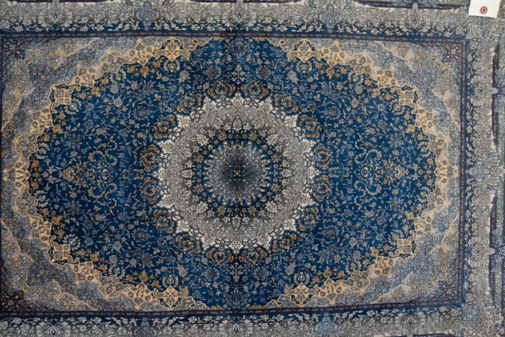 Qum Design Silk Rug 2.7'x4' View 2