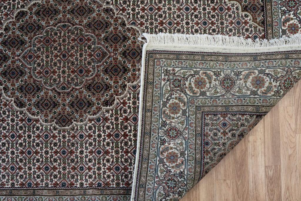 Tabriz Wool Silk Rug 5'x7' View 4