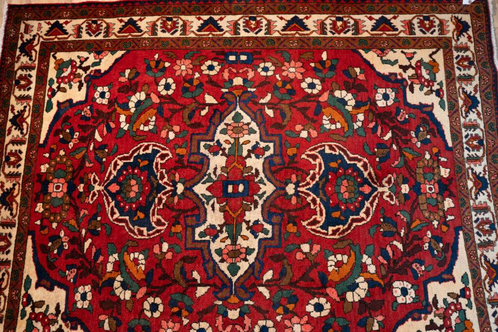Bakhtiari Wool Rug 5.4'x6.7' View 2