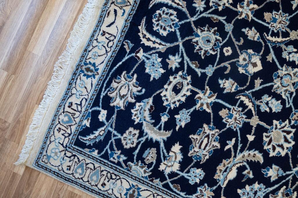 Nain Wool Silk rug 4.8'x6.8' View 3