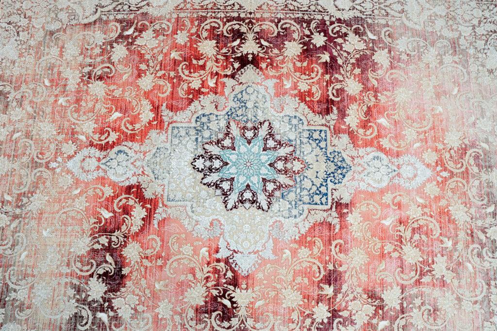 Qum Design Silk Rug 7'x10' View 4