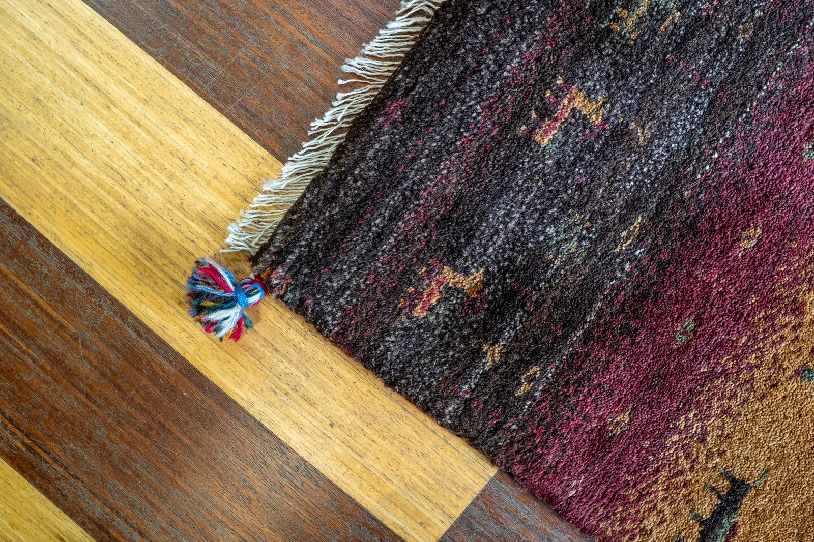 Gabbeh Rug 3926 – Genuine Hand-Woven Wool Oriental Rug View 6