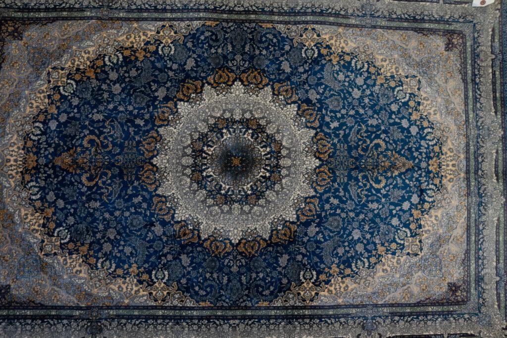 Qum Design Silk Rug 4'x6' View 2
