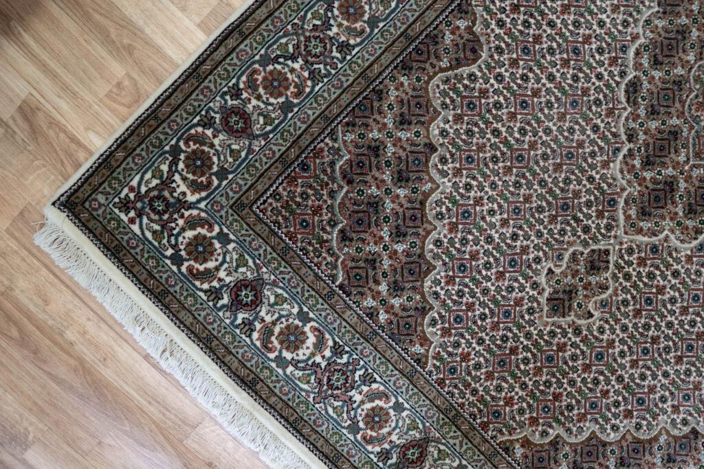 Tabriz Wool Silk Rug 5'x7' View 3