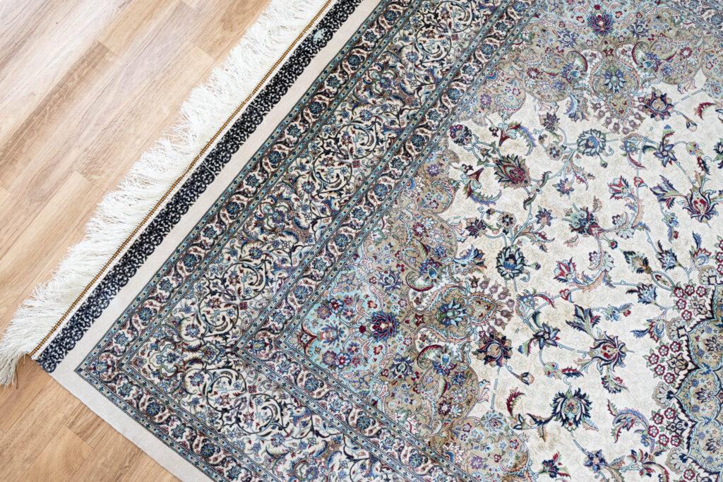 Qum Design Silk Rug 5'x7' View 4